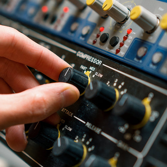 sound engineer turn knob in compressor